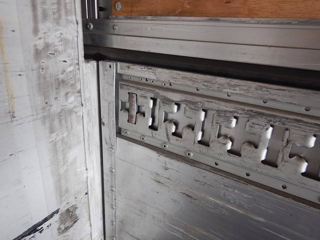 いすゞフォワードアルミウイング中型（4t）[写真34]