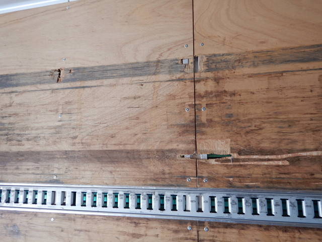 いすゞフォワードアルミウイング中型（4t）[写真35]