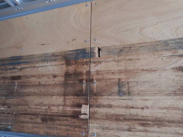 いすゞフォワードアルミウイング中型（4t）[写真36]