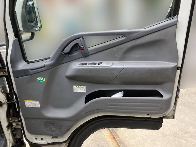 三菱ふそうキャンターガッツダブルキャブ（Wキャブ）小型（2t・3t）[写真23]