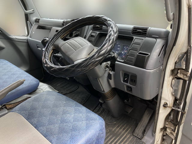 三菱ふそうキャンターガッツダブルキャブ（Wキャブ）小型（2t・3t）[写真28]