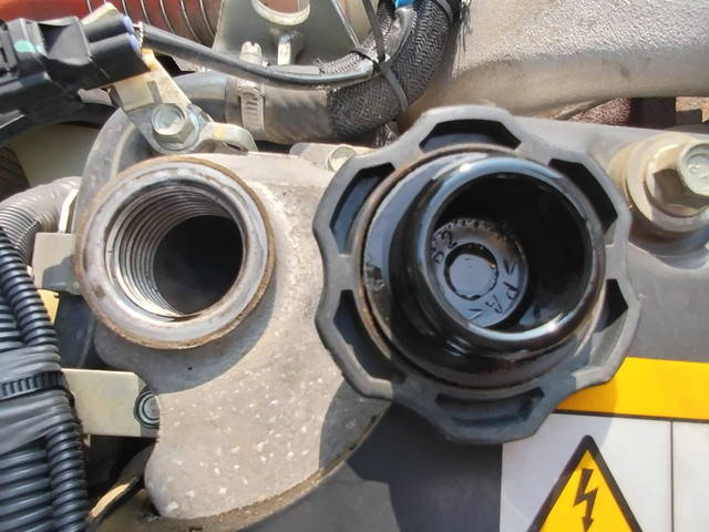 いすゞフォワードダンプ中型（4t）[写真10]