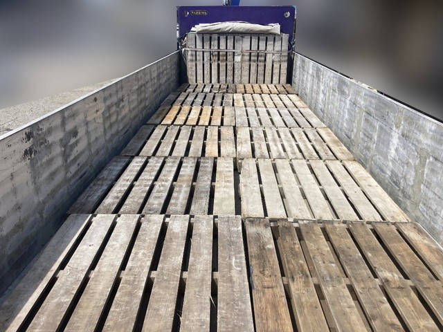 UDトラックスクオンクレーン4段大型（10t）[写真02]