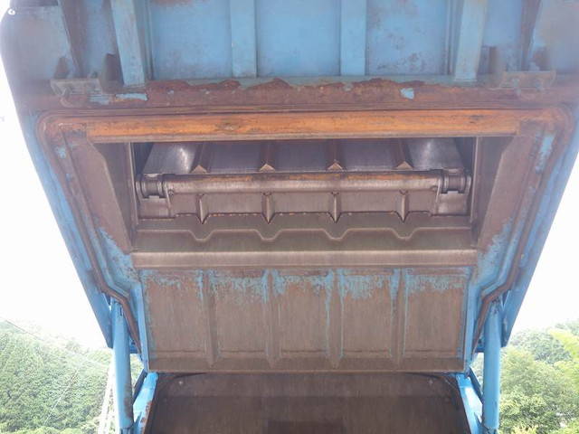 いすゞエルフパッカー車（塵芥車）小型（2t・3t）[写真14]