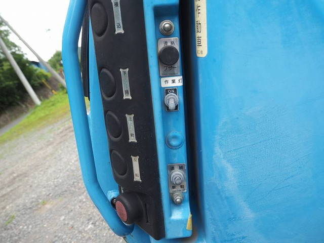 いすゞエルフパッカー車（塵芥車）小型（2t・3t）[写真23]