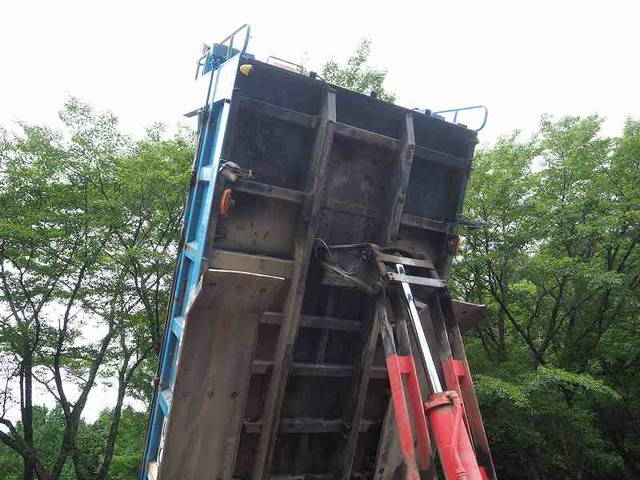 いすゞギガダンプ大型（10t）[写真11]