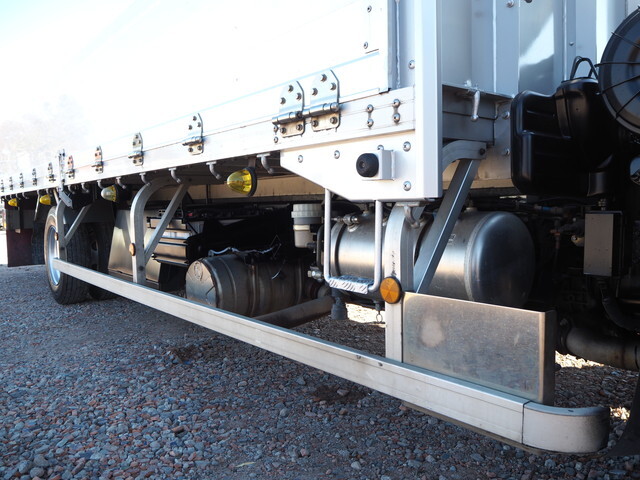 三菱ふそうファイターアルミブロック中型（4t）[写真14]