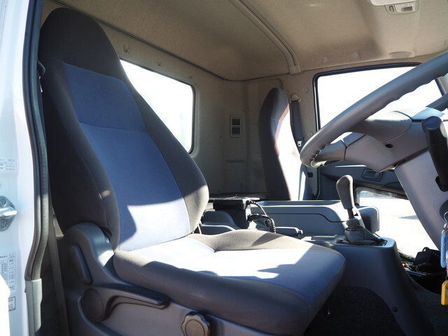 三菱ふそうファイターアルミブロック中型（4t）[写真33]