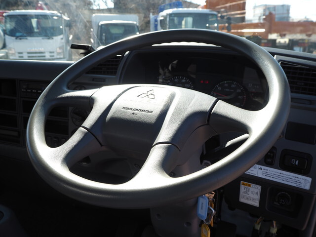 三菱ふそうファイターアルミブロック中型（4t）[写真36]