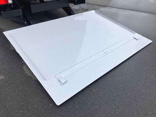 三菱ふそうキャンターアルミバン小型（2t・3t）[写真10]