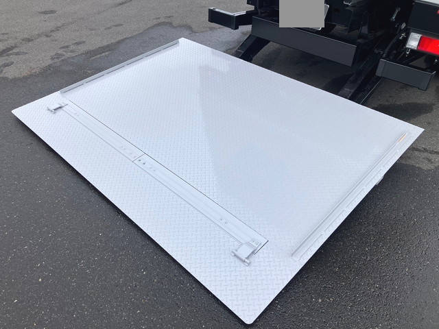 三菱ふそうキャンターアルミバン小型（2t・3t）[写真11]