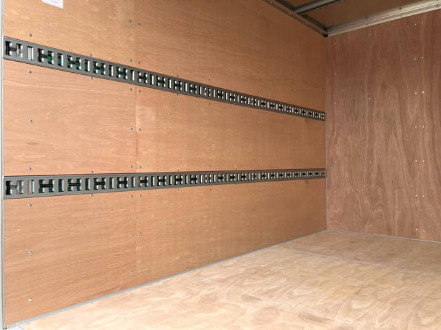 三菱ふそうキャンターアルミバン小型（2t・3t）[写真14]