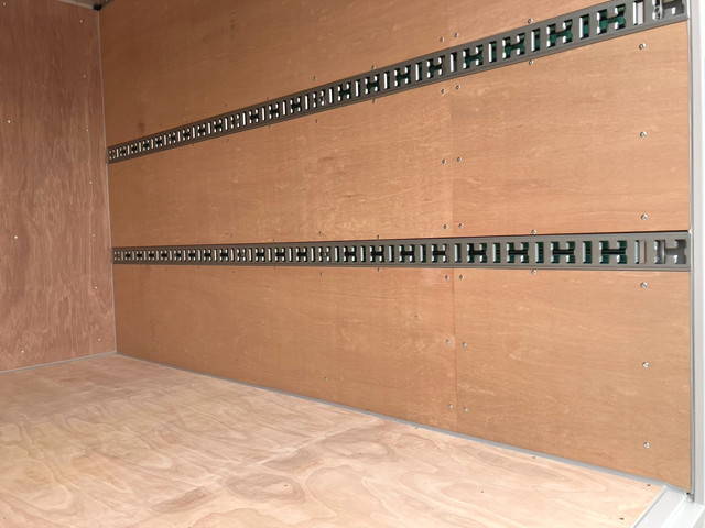 三菱ふそうキャンターアルミバン小型（2t・3t）[写真16]