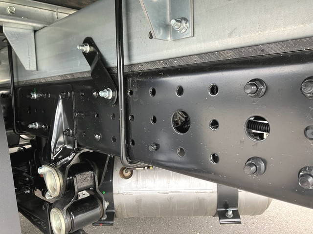 三菱ふそうキャンターアルミバン小型（2t・3t）[写真32]