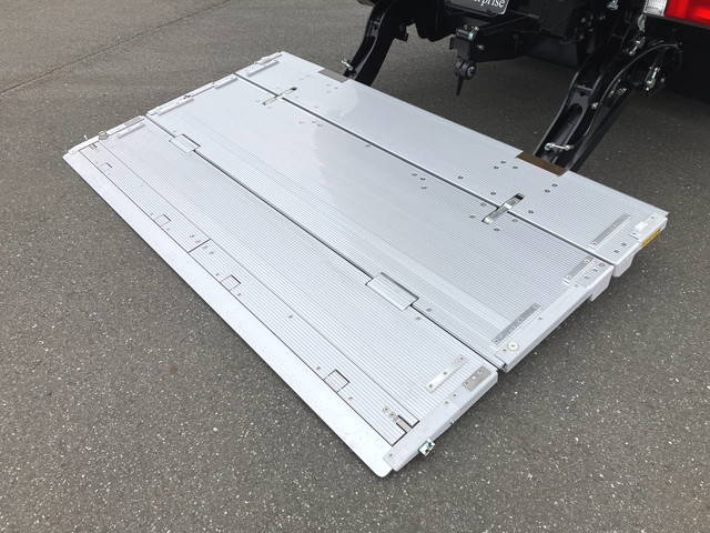 三菱ふそうキャンターアルミバン小型（2t・3t）[写真10]