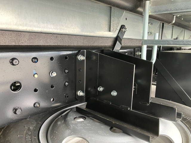 三菱ふそうキャンターアルミバン小型（2t・3t）[写真36]