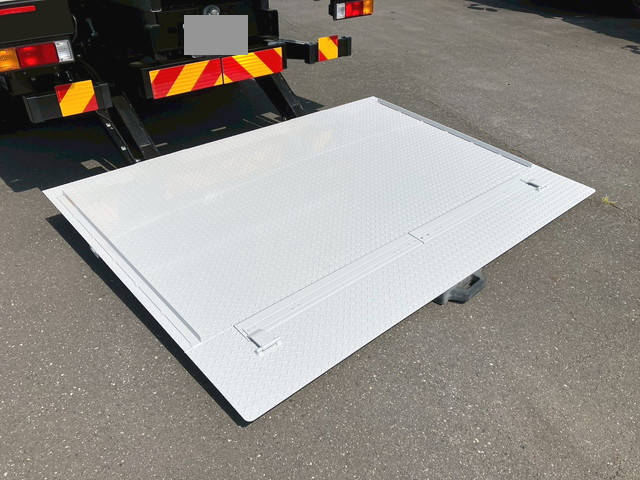 三菱ふそうキャンターアルミバン小型（2t・3t）[写真14]