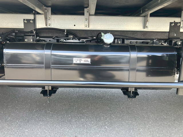 三菱ふそうキャンターアルミバン小型（2t・3t）[写真40]