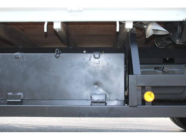 三菱ふそうキャンター平ボディ小型（2t・3t）[写真18]