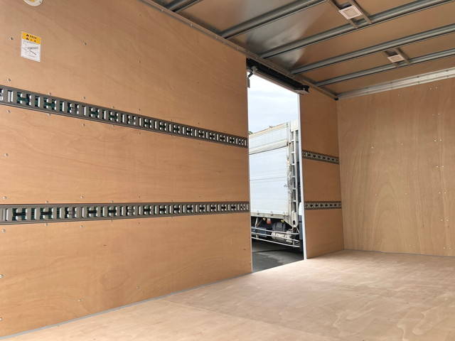 三菱ふそうキャンターアルミバン小型（2t・3t）[写真10]