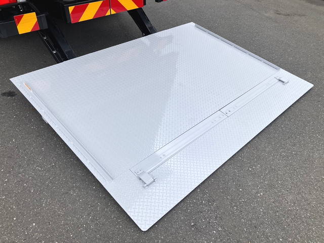 三菱ふそうキャンターアルミバン小型（2t・3t）[写真09]