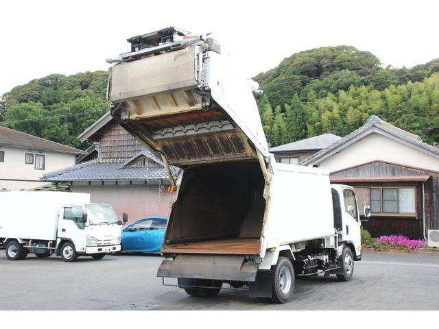 いすゞエルフパッカー車（塵芥車）小型（2t・3t）[写真12]