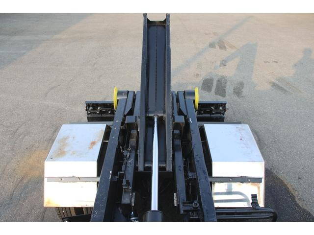 いすゞエルフコンテナ専用車小型（2t・3t）[写真22]