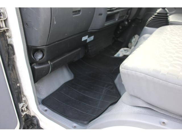 いすゞエルフコンテナ専用車小型（2t・3t）[写真32]