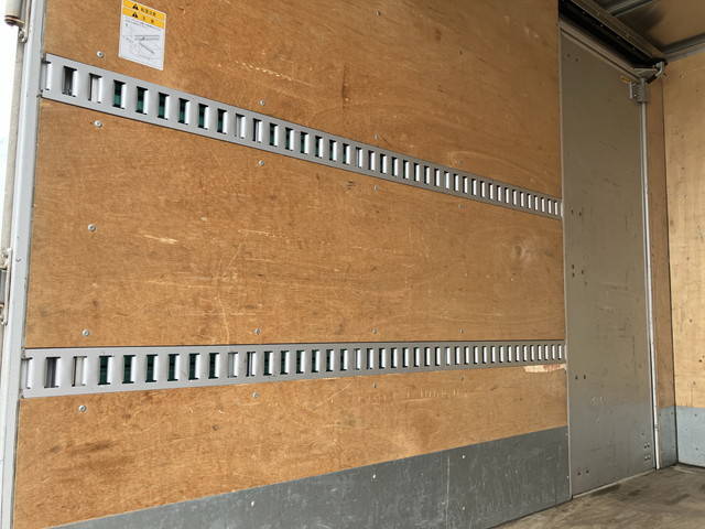 いすゞエルフアルミバン小型（2t・3t）[写真12]