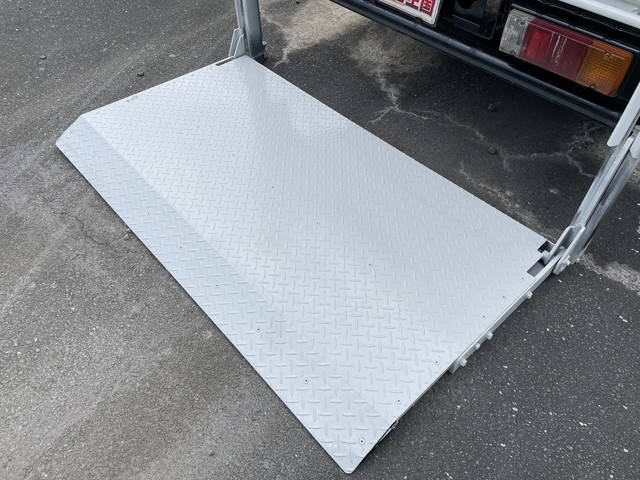 日野デュトロ平ボディ小型（2t・3t）[写真13]