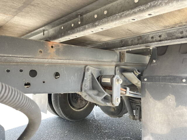 いすゞエルフパネルバン小型（2t・3t）[写真23]