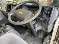 いすゞエルフパネルバン小型（2t・3t）[写真32]