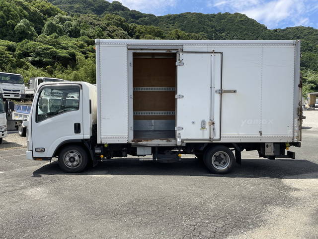 いすゞエルフパネルバン小型（2t・3t）[写真06]