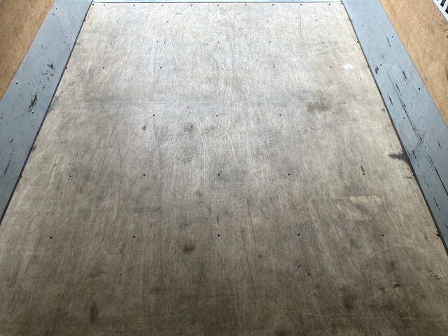 いすゞエルフアルミバン小型（2t・3t）[写真16]