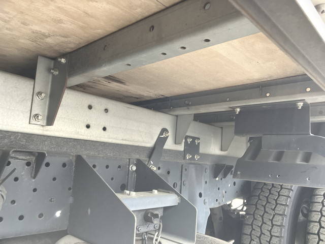 いすゞエルフアルミバン小型（2t・3t）[写真24]