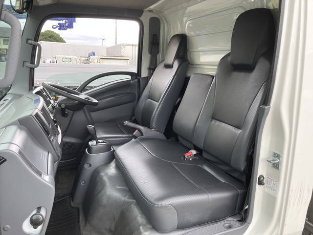 いすゞエルフアルミバン小型（2t・3t）[写真32]