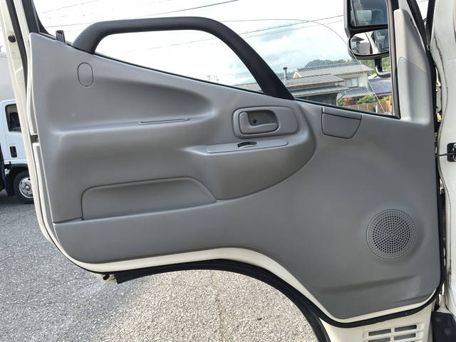 日野デュトロ冷凍車（冷蔵車）小型（2t・3t）[写真30]