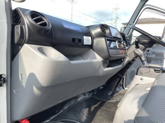 日野デュトロ冷凍車（冷蔵車）小型（2t・3t）[写真32]