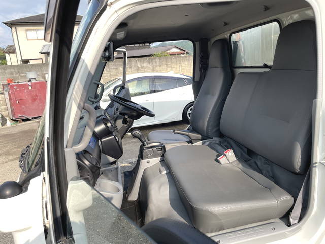 日野デュトロ冷凍車（冷蔵車）小型（2t・3t）[写真33]