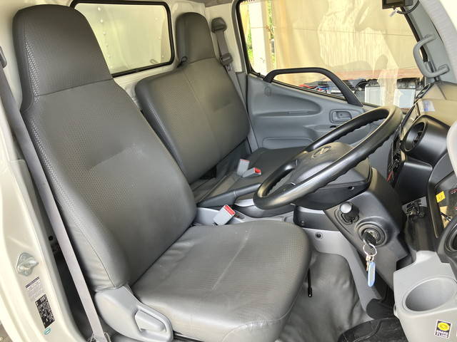 日野デュトロアルミバン小型（2t・3t）[写真31]