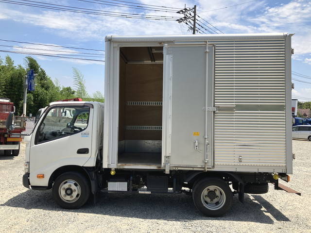 日野デュトロアルミバン小型（2t・3t）[写真06]