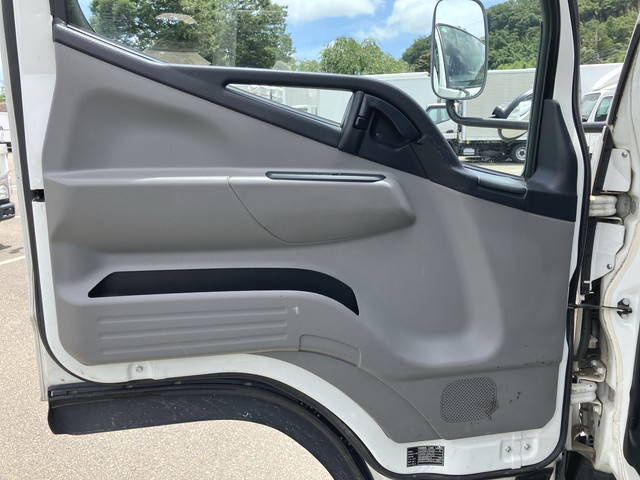 三菱ふそうキャンター平ボディ小型（2t・3t）[写真28]