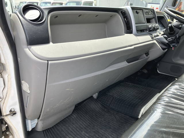 三菱ふそうキャンター平ボディ小型（2t・3t）[写真30]