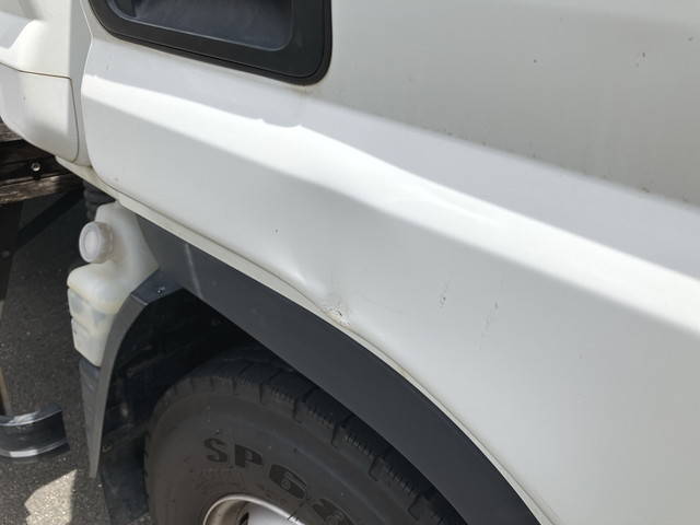 三菱ふそうキャンター平ボディ小型（2t・3t）[写真38]