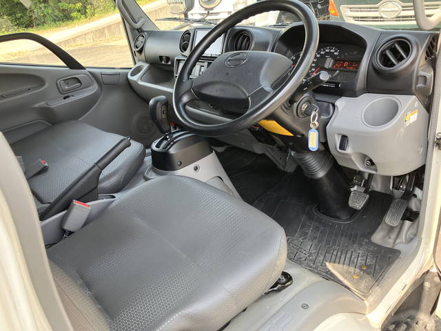 日野デュトロアルミバン小型（2t・3t）[写真33]