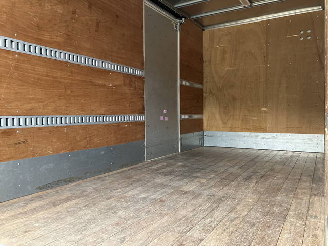 いすゞエルフアルミバン小型（2t・3t）[写真17]