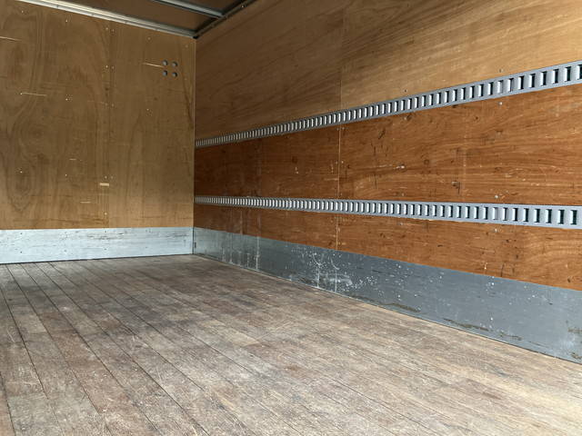 いすゞエルフアルミバン小型（2t・3t）[写真18]