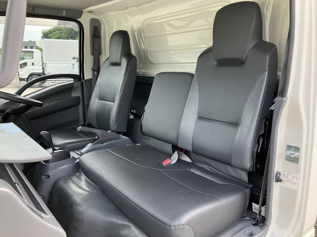 いすゞエルフアルミバン小型（2t・3t）[写真32]