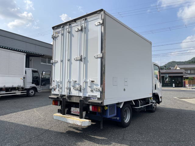 いすゞエルフ冷凍車（冷蔵車）小型（2t・3t）[写真02]