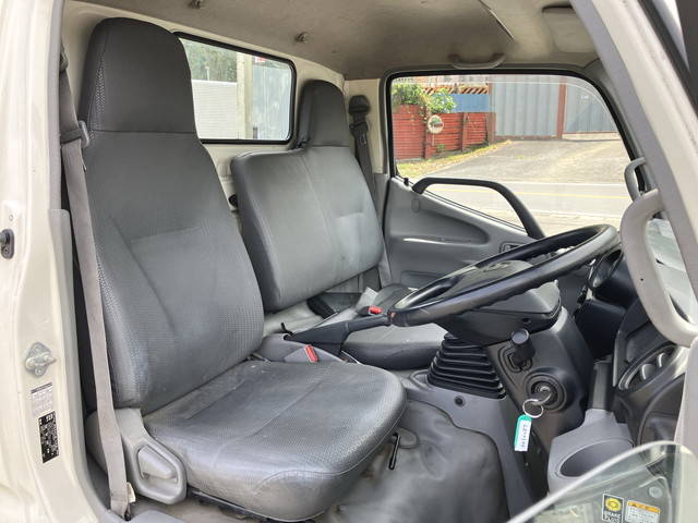 日野デュトロ平ボディ小型（2t・3t）[写真32]